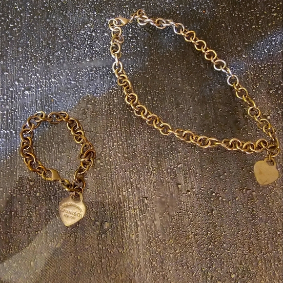 Stunning Luxury Tiffany & Co. heart love necklace & bracelet